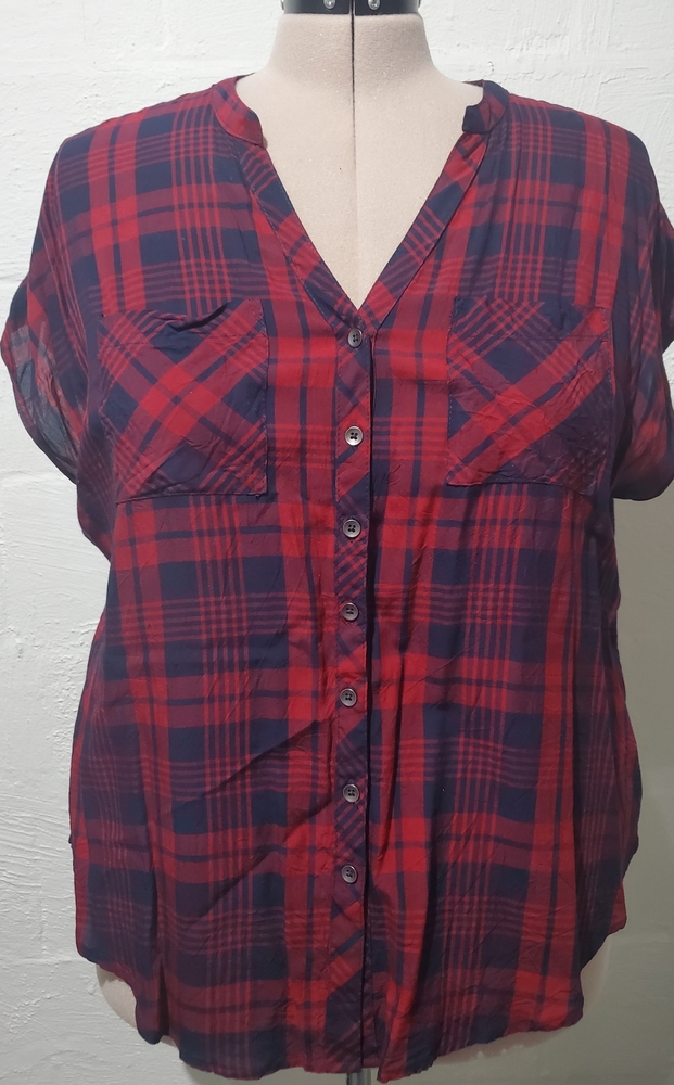 Button up, short-sleeved top